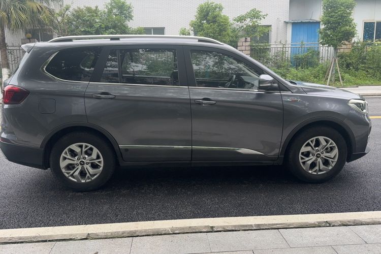 Used SWM G05 2019 2.0L Manual Luxury Edition
