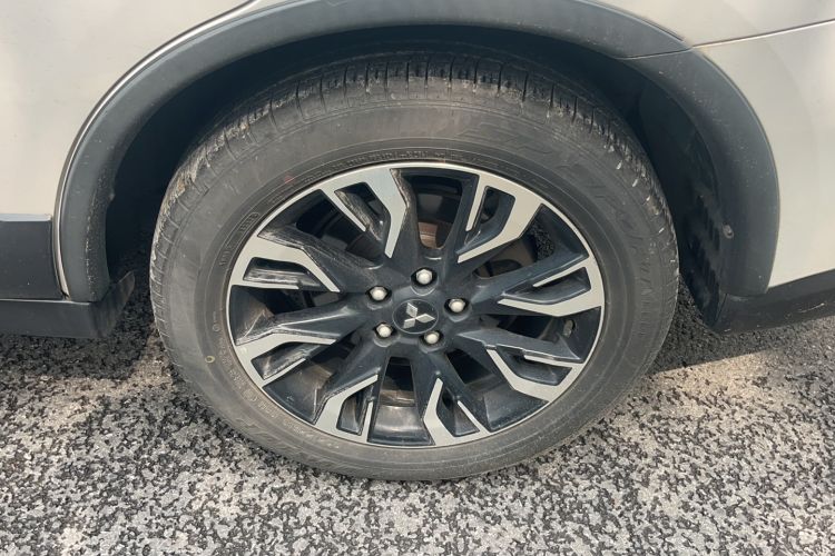 Used Mitsubishi Outlander 2019 2.0L Two-Wheel Drive Comfort Edition 7-Seater China VI Standard
