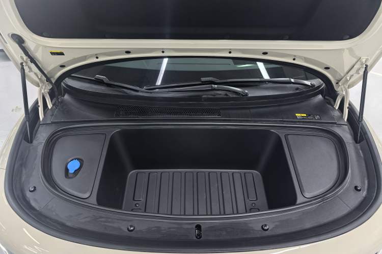 Used Li Auto i6 2025 Model Two-Wheel-Drive Standard Type
