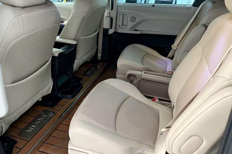 Used Toyota Sienna 2021 2.5L Hybrid Luxury Edition