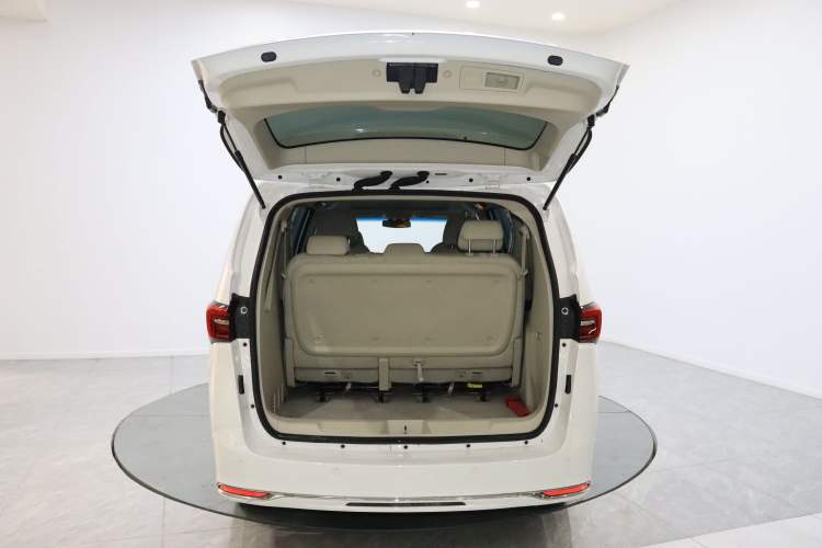 Used Buick GL8 2021 Land Cruiser Executive Class 652T Comfort Model Exterior 4