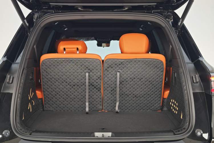 Used Geely Galaxy M9 2025 Model 100km Two-Wheel-Drive Smart Navigation Edition
