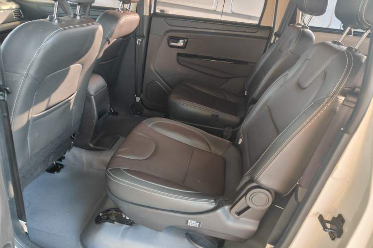 Used Dongfeng Fengon 330 2019 1.5L 330S Manual Comfort Version China VI Standard
