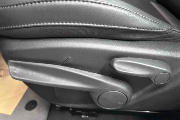 Used Jeep Compass 2017 200T Automatic Family Edition Interior 8