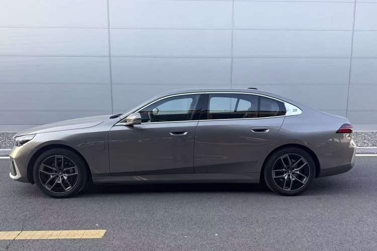 Used BMW i5 2024 eDrive 35L Luxury Package
