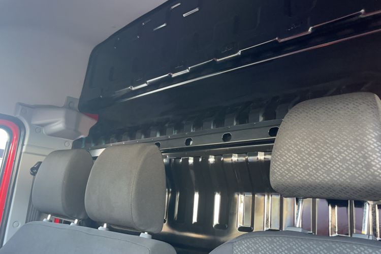 Used Iveco Daily 2023 2.8T V35 Van Short Wheelbase Mid-Roof Design Dual Tires Side-Swing Doors 2-3 Seater
