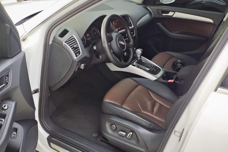 Used Audi Q5 2016 40 TFSI Technology Edition Interior 5