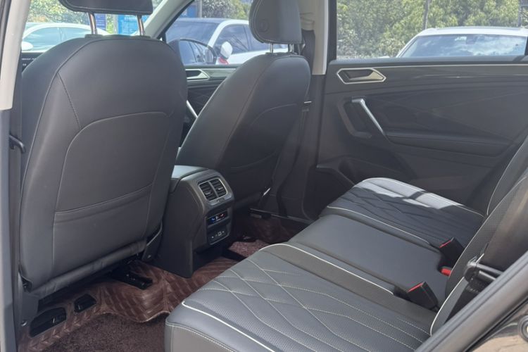 Used Volkswagen Tiguan L 2022 330TSI Automatic Two-Wheel Drive R-Line Enhanced Edition Interior 3