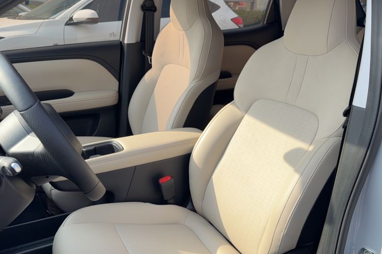 Used Wuling Bingo PLUS 2024 330 km Range Five-Seater Version
