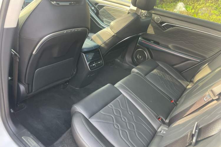 Used VOYAH FREE 2023 Four-Wheel Drive Extended-Range Model with Ultra-Long Range
