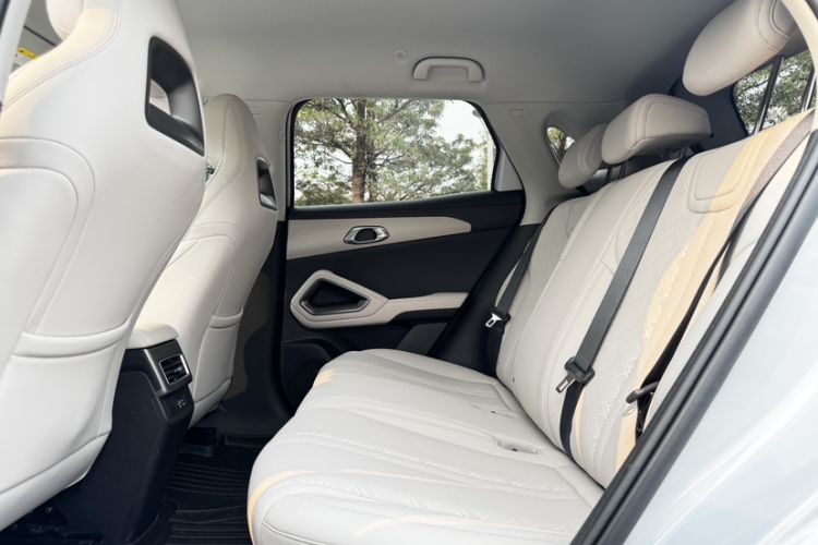 Used BYD Yuan UP 2025 Intelligent Driving Version 401 KM Dynamic Edition Interior 4