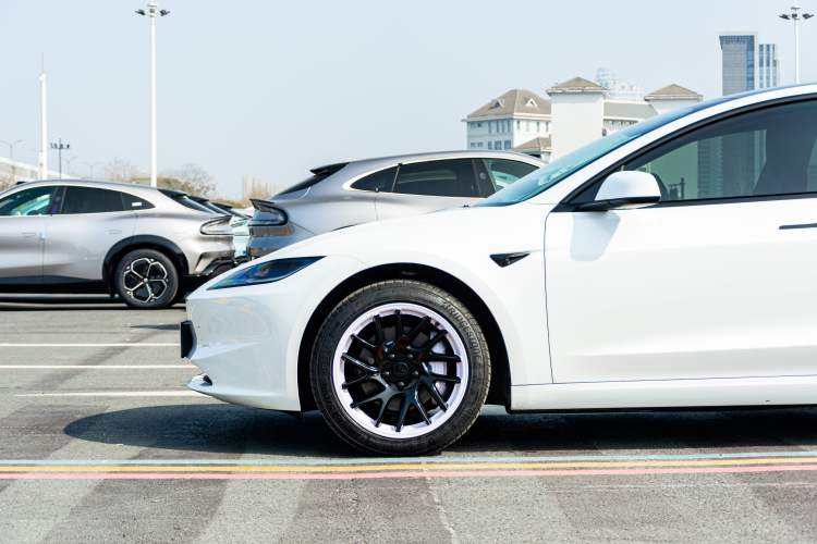 Used Tesla Model 3 2025 Rear-Wheel-Drive Version