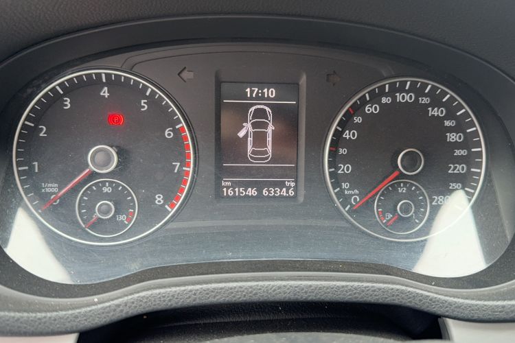 Used Volkswagen Passat 2015 1.8TSI DSG Prestige Edition Odometer Close Up