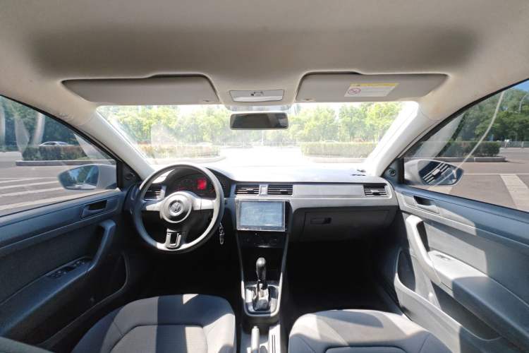 Used Volkswagen Santana 2015 1.6L Automatic Fashion Edition