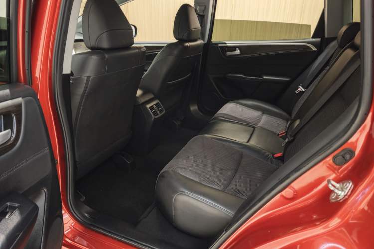 Used Honda Jade 2013 1.8L automatic Comfort version 5 seats Interior 6