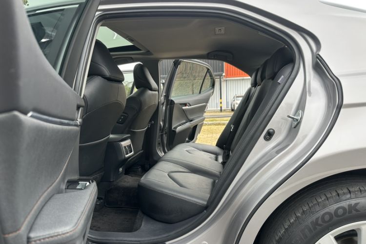 Used Toyota Camry 2021 2.0G Luxury Edition
