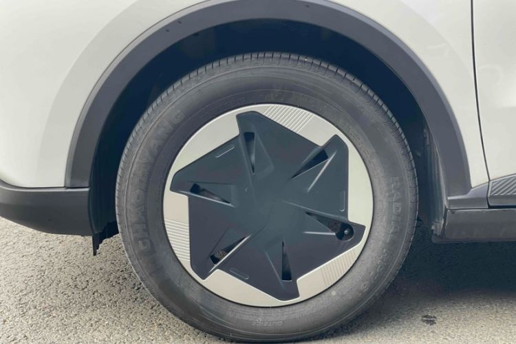 Used Geometry E Firefly 2024 301km Flowing Light Exterior 4