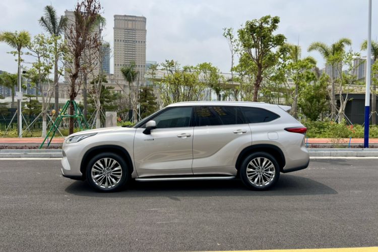 Used Toyota Highlander 2022 Dual-Engine 2.5L Four-Wheel Drive Supreme Edition 7-Seater Exterior 2