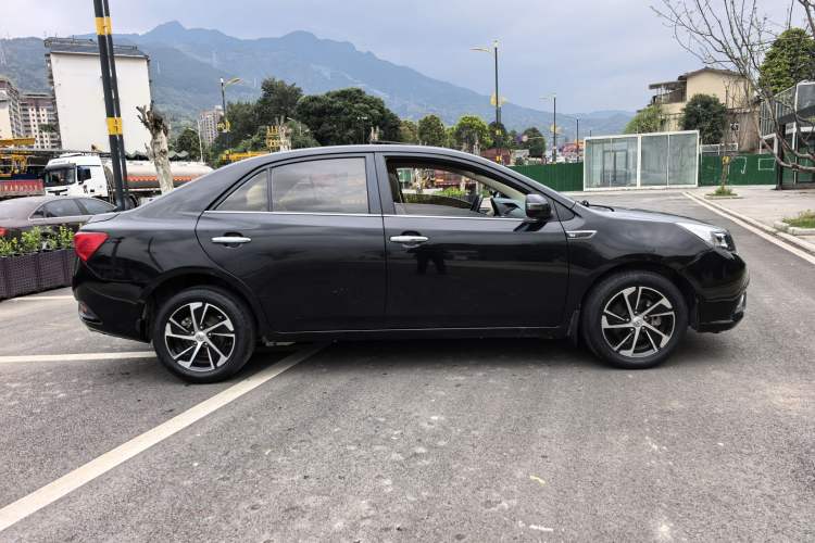 Used Zotye Z300 2016 1.5L Manual Luxury Model
