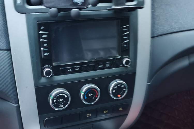 Used Foton Tunland 2017 2.4L E3 Gasoline 4x4 Elite Edition 4G69S4M