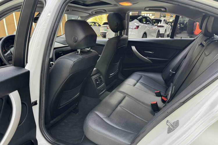 Used BMW 3 Series 2016 320i Fashion Model Interior 6