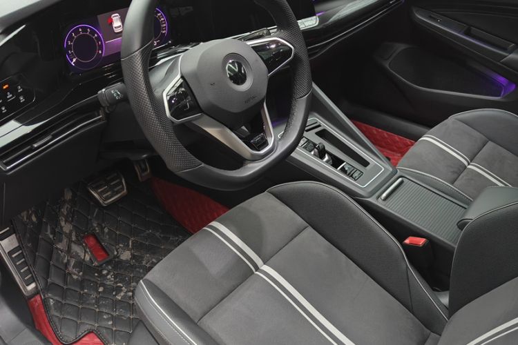 Used Volkswagen Golf 2023 Facelift 280TSI DSG R-Line Lite Interior 9