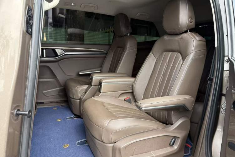 Used Volkswagen Viloran 2020 330TSI Luxury Edition Interior 7