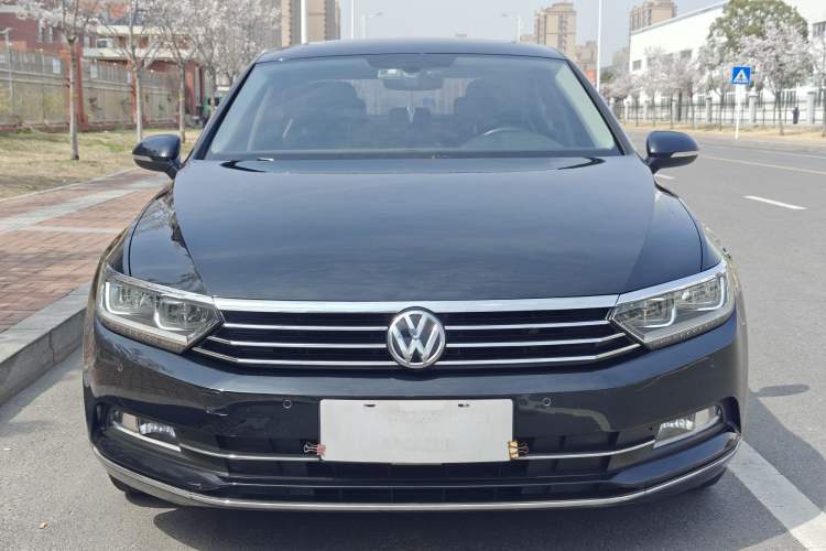 Used Volkswagen Magotan 2017 330TSI DSG Luxury Model Exterior 3