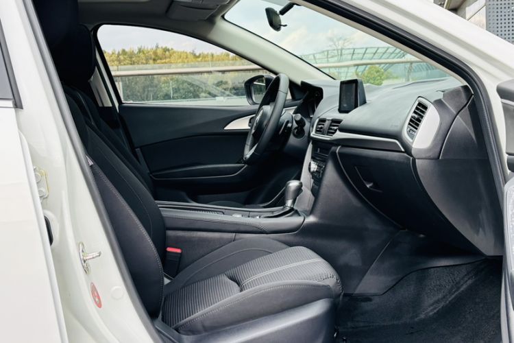 Used Mazda 3 Axela 2019 Cloud-Controlled Version Hatchback 2.0L Automatic Luxury Model China VI Standard