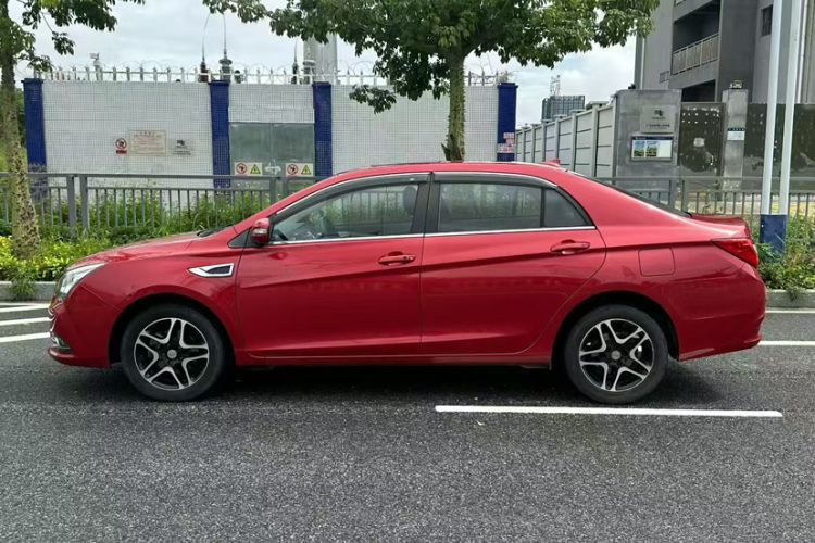 Used BYD G5 2014 1.5TID Automatic Prestige Model
