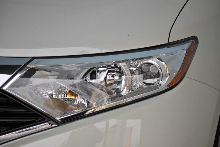 Used Nissan Quest 2015 3.5L SL Left Front Headlight