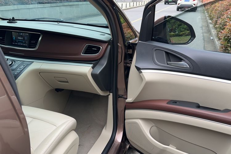 Used Buick GL8 2018 28T Luxury Model China VI Standard Interior 5