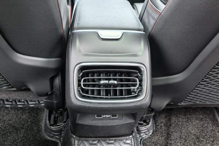 Used Lynk & Co 01 2019 2.0T Two-Wheel Drive Zhaopu Version China VI Standard Interior 5