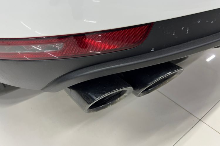 Used Porsche Macan 2018 Macan 2.0T Exterior 4