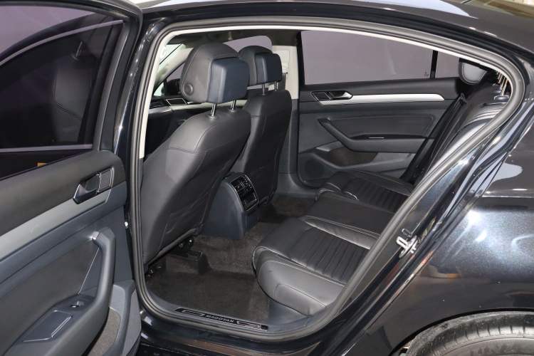 Used Volkswagen Magotan 2018 330TSI DSG Advanced Model Interior 2