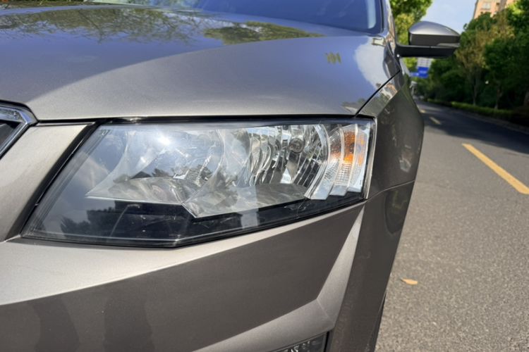 Used Skoda Octavia 2017 TSI280 DSG Smart Drive Edition Left Front Headlight