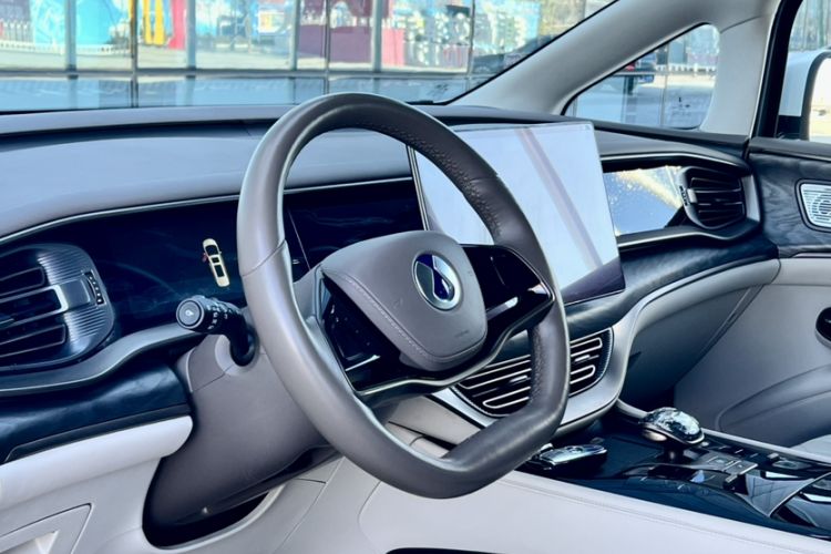 Used Denza D9 2022 DM-i 1040 Prestige Model