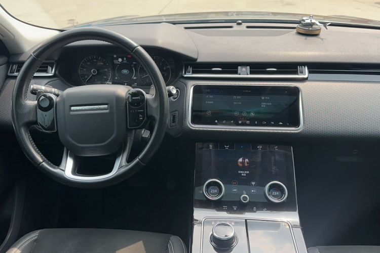 Used Land Rover Range Velar 2019 250 PS Steering Wheel