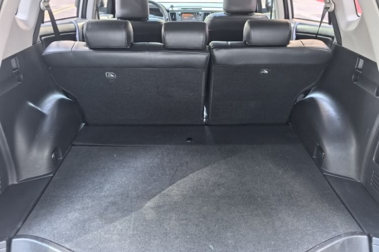 Used Toyota RAV4 2016 2.0L CVT Two-Wheel Drive Fashion Edition China V Standard
