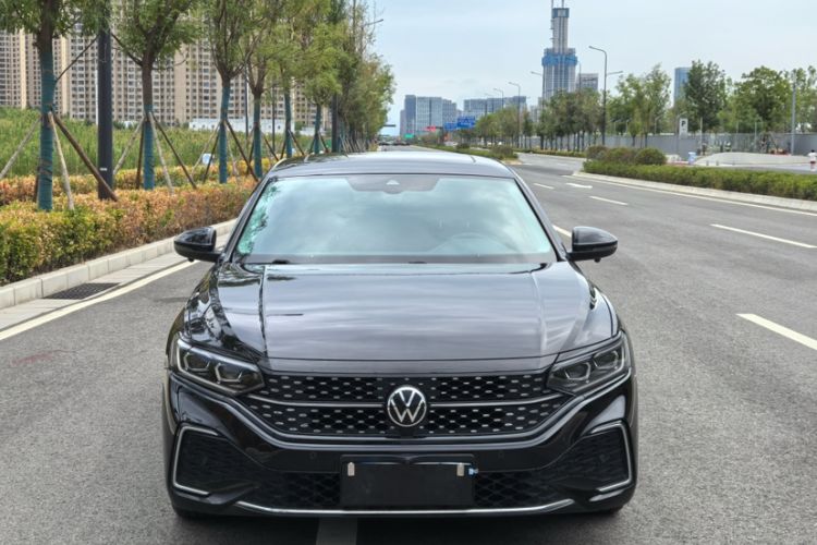 Used Volkswagen Passat 2022 330TSI Starry Luxury Edition – Exclusive Special Edition