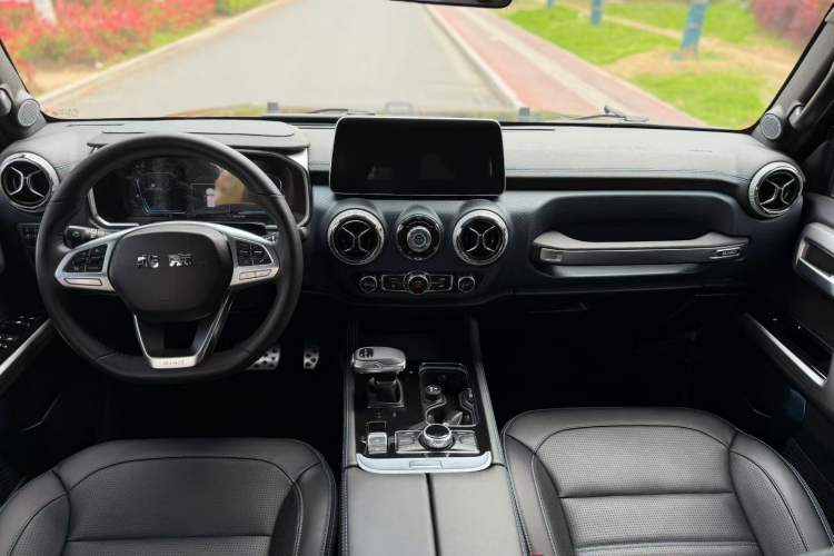 Used BAIC Off-Road BJ40 2024 2.0T Urban Hunter Honor Edition Interior 3