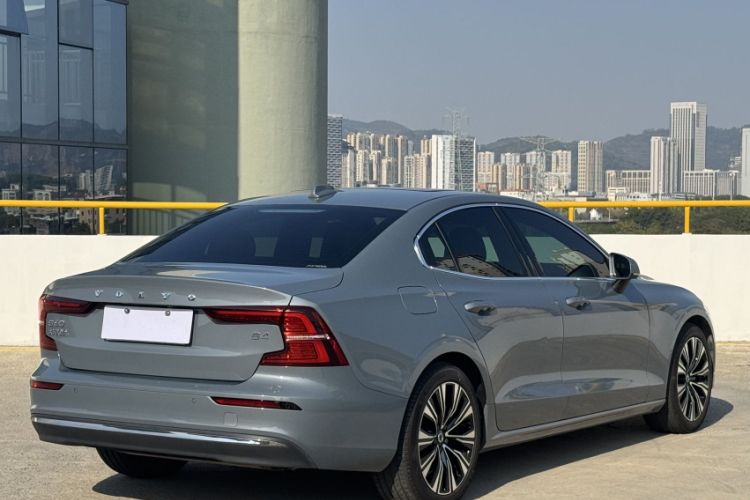 Used Volvo S60 2023 B4 Zhiyuan Luxury Edition

