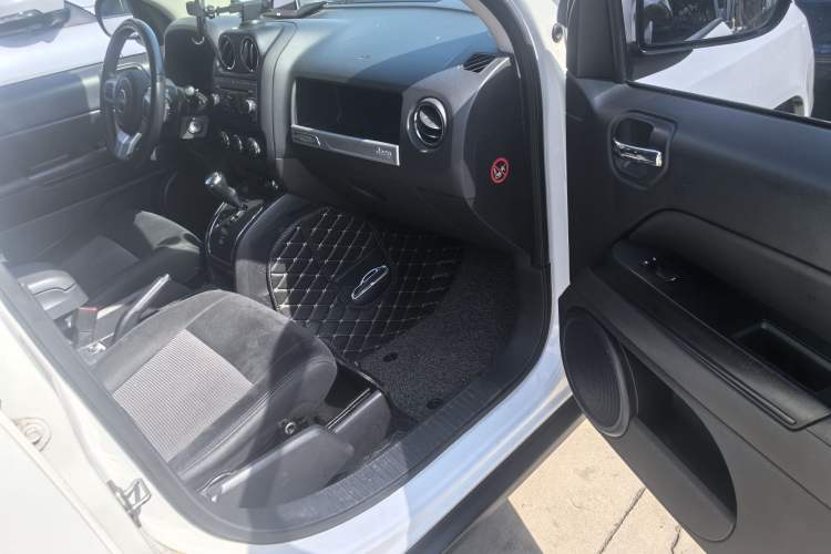 Used Jeep Compass 2014 2.4L four-wheel drive sport version