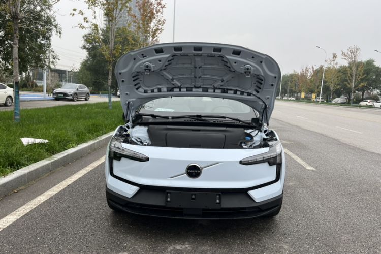 Used Volvo EX30 2025 Rear-Drive Long-Range Version Ultra