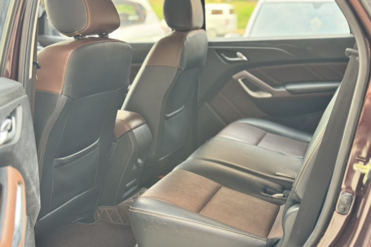 Used JMC Yusheng S350 2016 2.0T Automatic Two-Wheel Drive Gasoline Luxury Version with Sunroof 5 Seats Interior 6