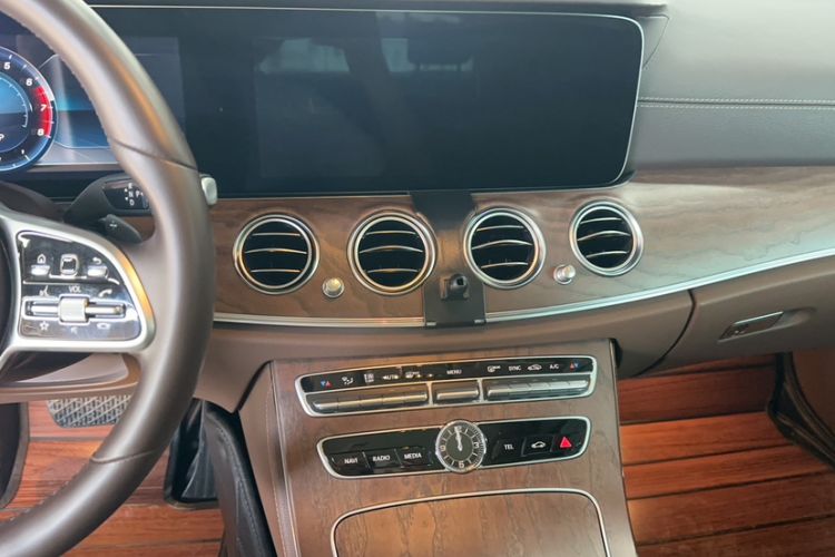 Used Mercedes-Benz E-Class 2018 Facelift E 300 L Luxury Edition Audio And AC Panel