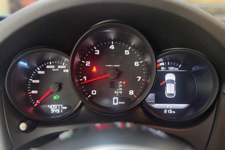 Used Porsche Macan 2018 Macan 2.0T Odometer Close Up