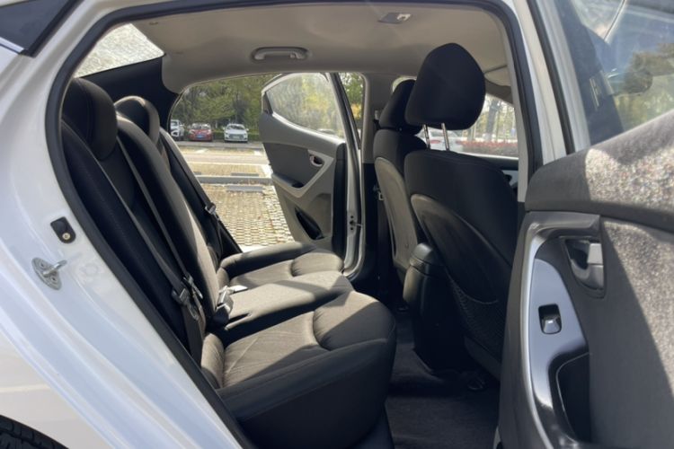 Used Hyundai Elantra (5th Generation / Langdong) 2016 1.6L Automatic Smart Version Interior 1