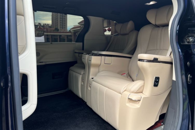 Used Toyota Sienna 2021 2.5L Hybrid Luxury Edition