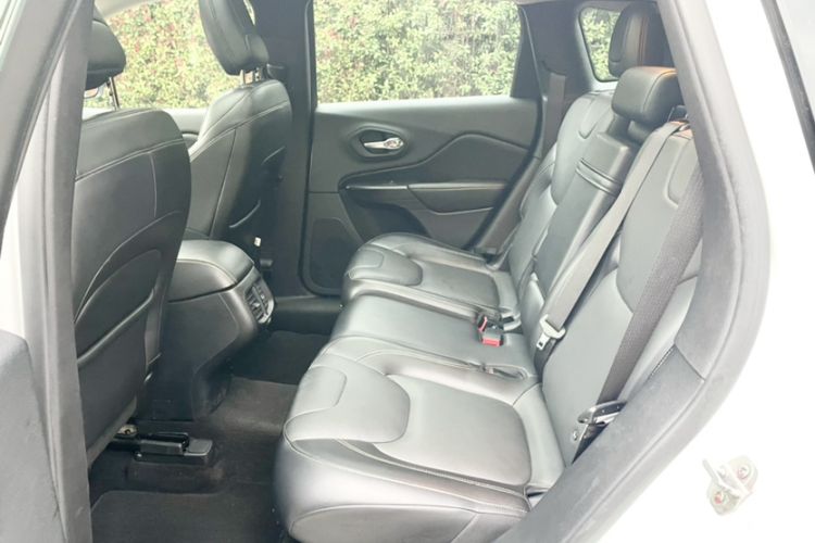 Used Jeep Cherokee 2016 2.0L Superior Edition